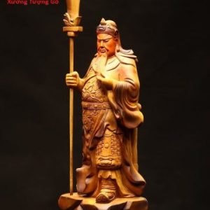 Quan Công chống đao gỗ bách xanh. Quan Công chống đao gỗ bách xanh.