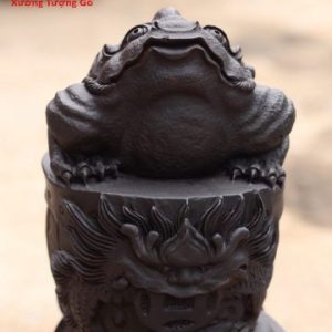 Thiềm thừ đứng trống gỗ trắc đen.
