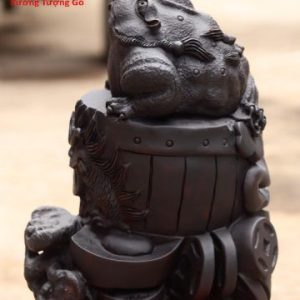 Thiềm thừ đứng trống gỗ trắc đen.