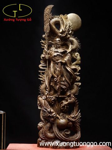Quan công ngự Tam long gỗ mun đuôi công. Quan công ngự Tam long gỗ mun đuôi công.