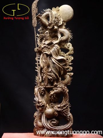 Quan công ngự Tam long gỗ mun đuôi công. Quan công ngự Tam long gỗ mun đuôi công.