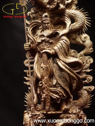 Quan công ngự Tam long gỗ mun đuôi công. Quan công ngự Tam long gỗ mun đuôi công.