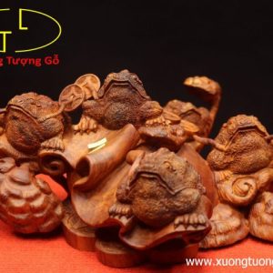 Ngũ cóc trấn chum tiền gỗ sưa