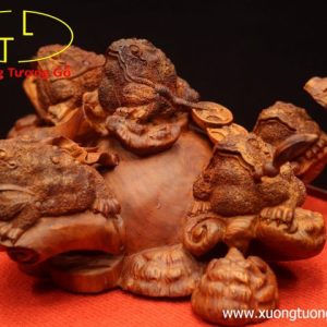 Ngũ cóc trấn chum tiền gỗ sưa