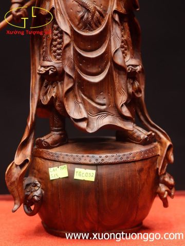 Quan Công đứng trống gỗ sưa. Quan Công đứng trống gỗ sưa.