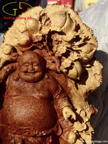 Di Lặc ngũ tiểu vác đào đứng bao tiền gỗ nu hương Di Lặc ngũ tiểu vác đào đứng bao tiền gỗ nu hương