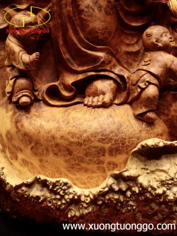 Di Lặc ngũ tiểu vác gậy như ý nu hương. Di Lặc ngũ tiểu vác gậy như ý nu hương.
