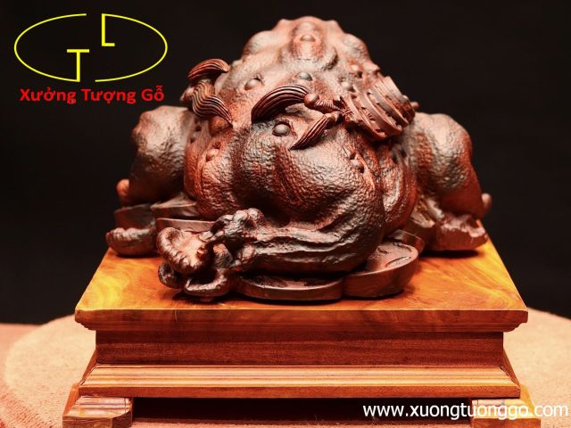 Thiềm thừ gỗ trắc đỏ. Thiềm thừ gỗ trắc đỏ.