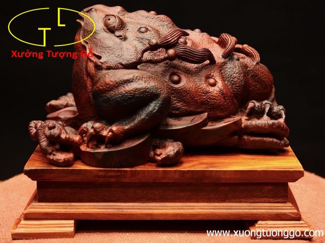 Thiềm thừ gỗ trắc đỏ. Thiềm thừ gỗ trắc đỏ.