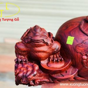 Ngũ cóc trấn chum gỗ trắc đỏ đen.