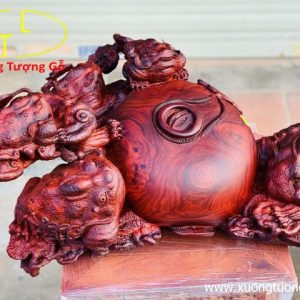 Ngũ cóc trấn chum gỗ trắc đỏ đen.