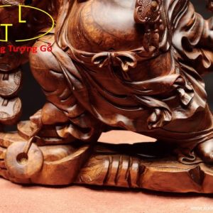Di Lặc nhị tiểu vác đào gỗ cẩm.