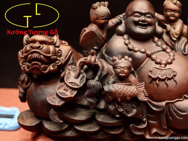Di Lặc ngũ tiểu song nghê gỗ trắc. Di Lặc ngũ tiểu song nghê gỗ trắc.