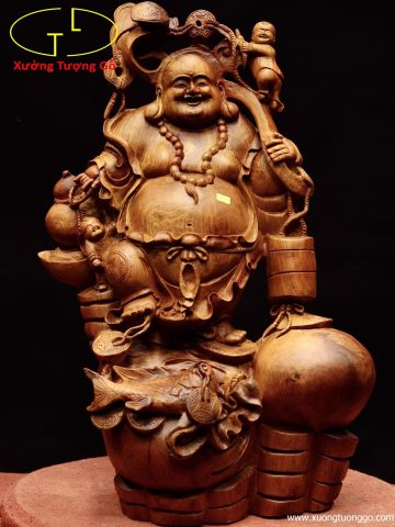 Di Lặc đứng bao tiền cá chép gỗ hương. Di Lặc đứng bao tiền cá chép gỗ hương.