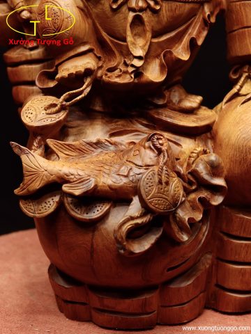 Di Lặc đứng bao tiền cá chép gỗ hương. Di Lặc đứng bao tiền cá chép gỗ hương.