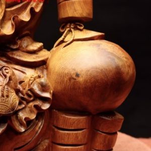 Di Lặc đứng bao tiền cá chép gỗ hương. Di Lặc đứng bao tiền cá chép gỗ hương.