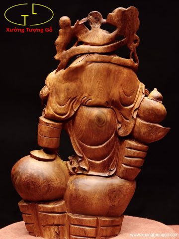 Di Lặc đứng bao tiền cá chép gỗ hương. Di Lặc đứng bao tiền cá chép gỗ hương.