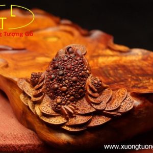 Khay trà thiềm thừ gỗ hương.