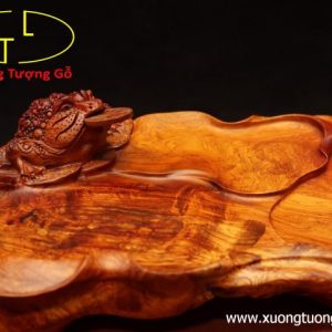 Khay trà thiềm thừ gỗ hương.