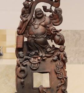 Di lặc ngũ tiểu đứng tiền gỗ trắc.