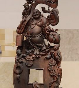 Di lặc ngũ tiểu đứng tiền gỗ trắc.
