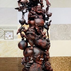 Di Lặc ngũ tiểu vác đào đứng nghê trắc đỏ đen. Di Lặc ngũ tiểu vác đào đứng nghê trắc đỏ đen.