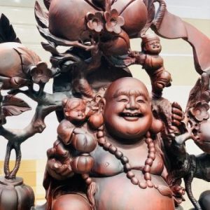 Di Lặc ngũ tiểu vác đào đứng nghê trắc đỏ đen. Di Lặc ngũ tiểu vác đào đứng nghê trắc đỏ đen.