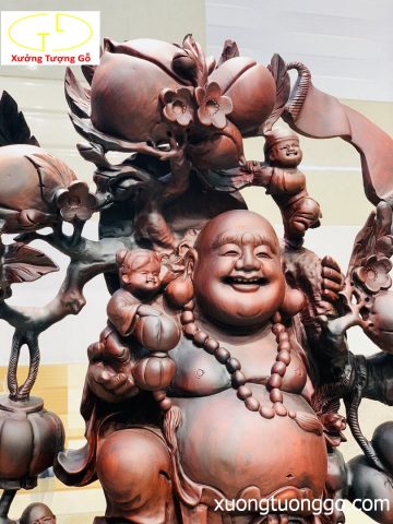 Di Lặc ngũ tiểu vác đào đứng nghê trắc đỏ đen. Di Lặc ngũ tiểu vác đào đứng nghê trắc đỏ đen.