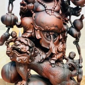 Di Lặc ngũ tiểu vác đào đứng nghê trắc đỏ đen. Di Lặc ngũ tiểu vác đào đứng nghê trắc đỏ đen.