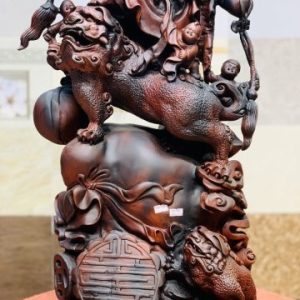 Di Lặc ngũ tiểu vác đào đứng nghê trắc đỏ đen. Di Lặc ngũ tiểu vác đào đứng nghê trắc đỏ đen.