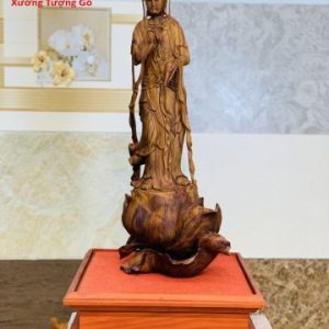 Quan Âm ngự đài sen gỗ sưa