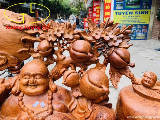 Di Lặc ngũ tiểu vác đào ngồi tiền hương ta. Di Lặc ngũ tiểu vác đào ngồi tiền hương ta.