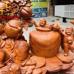 Di Lặc ngũ tiểu vác đào ngồi tiền hương ta. Di Lặc ngũ tiểu vác đào ngồi tiền hương ta.