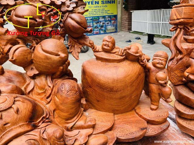 Di Lặc ngũ tiểu vác đào ngồi tiền hương ta. Di Lặc ngũ tiểu vác đào ngồi tiền hương ta.