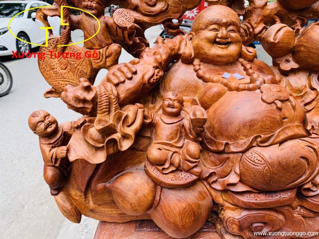 Di Lặc ngũ tiểu vác đào ngồi tiền hương ta. Di Lặc ngũ tiểu vác đào ngồi tiền hương ta.