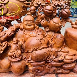 Di Lặc ngũ tiểu vác đào ngồi tiền hương ta. Di Lặc ngũ tiểu vác đào ngồi tiền hương ta.