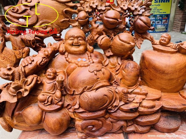 Di Lặc ngũ tiểu vác đào ngồi tiền hương ta. Di Lặc ngũ tiểu vác đào ngồi tiền hương ta.