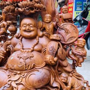 Di Lặc cửu tiểu ngồi tùng gỗ hương ta. Di Lặc cửu tiểu ngồi tùng gỗ hương ta.
