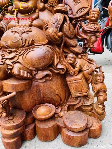 Di Lặc cửu tiểu ngồi tùng gỗ hương ta. Di Lặc cửu tiểu ngồi tùng gỗ hương ta.
