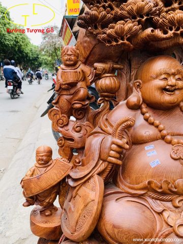 Di Lặc cửu tiểu ngồi tùng gỗ hương ta. Di Lặc cửu tiểu ngồi tùng gỗ hương ta.