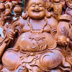 Di Lặc cửu tiểu ngồi tùng gỗ hương ta. Di Lặc cửu tiểu ngồi tùng gỗ hương ta.