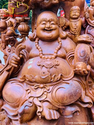 Di Lặc cửu tiểu ngồi tùng gỗ hương ta. Di Lặc cửu tiểu ngồi tùng gỗ hương ta.