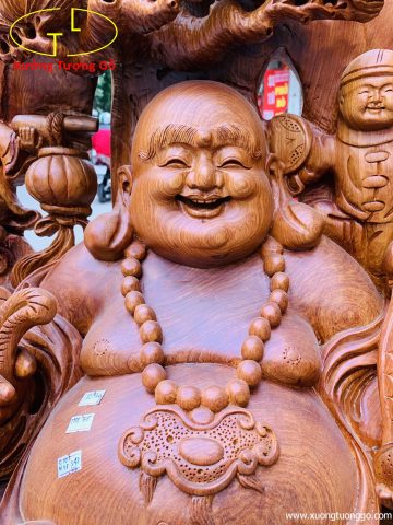 Di Lặc cửu tiểu ngồi tùng gỗ hương ta. Di Lặc cửu tiểu ngồi tùng gỗ hương ta.