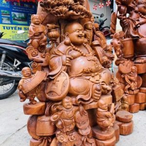 Di Lặc cửu tiểu ngồi tùng gỗ hương ta. Di Lặc cửu tiểu ngồi tùng gỗ hương ta.