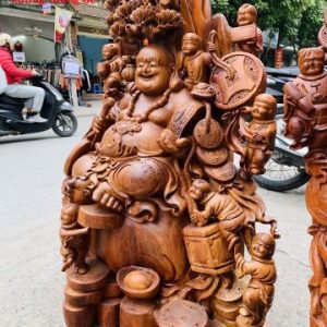 Di Lặc cửu tiểu ngồi tùng gỗ hương ta. Di Lặc cửu tiểu ngồi tùng gỗ hương ta.