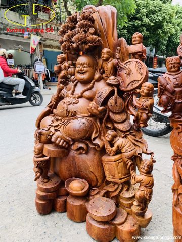 Di Lặc cửu tiểu ngồi tùng gỗ hương ta. Di Lặc cửu tiểu ngồi tùng gỗ hương ta.