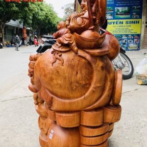 Di Lặc Cửu tiểu ngồi bao tiền nu hương.