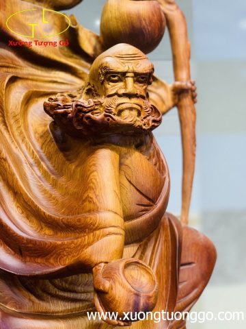 Đạt ma múa võ đứng tùng gỗ hương Đạt ma múa võ đứng tùng gỗ hương