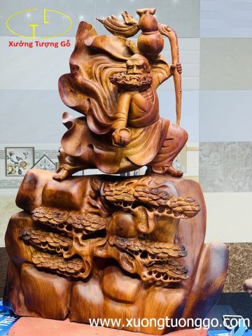 Đạt ma múa võ đứng tùng gỗ hương Đạt ma múa võ đứng tùng gỗ hương