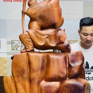 Đạt ma múa võ đứng tùng gỗ hương Đạt ma múa võ đứng tùng gỗ hương